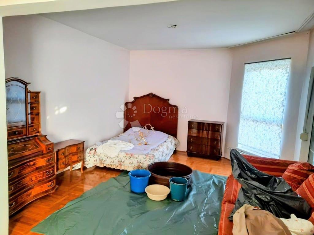 Villa Samobor 200m2 + terreno 1653m2