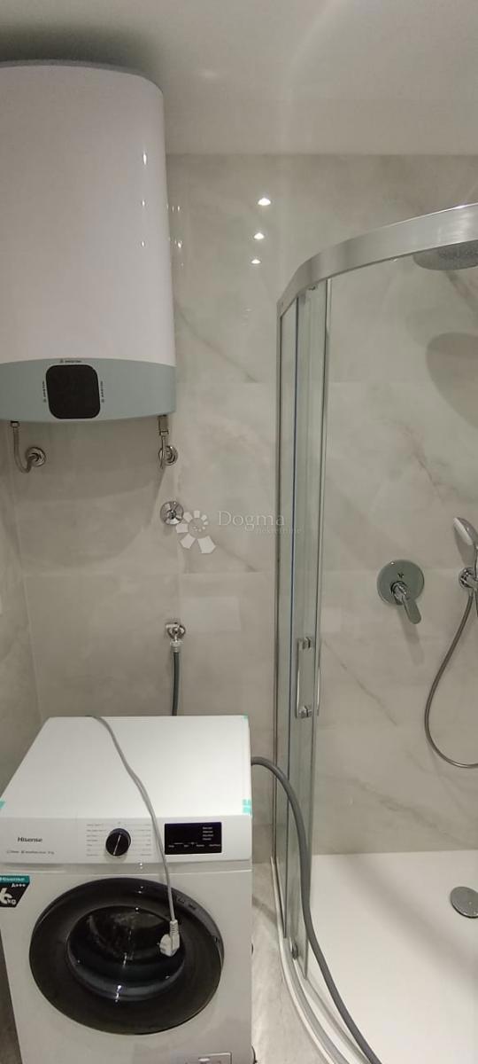 Spazio commerciale moderno con giardino privato – Žminjača, Podstrana – Ideale per attività silenziose