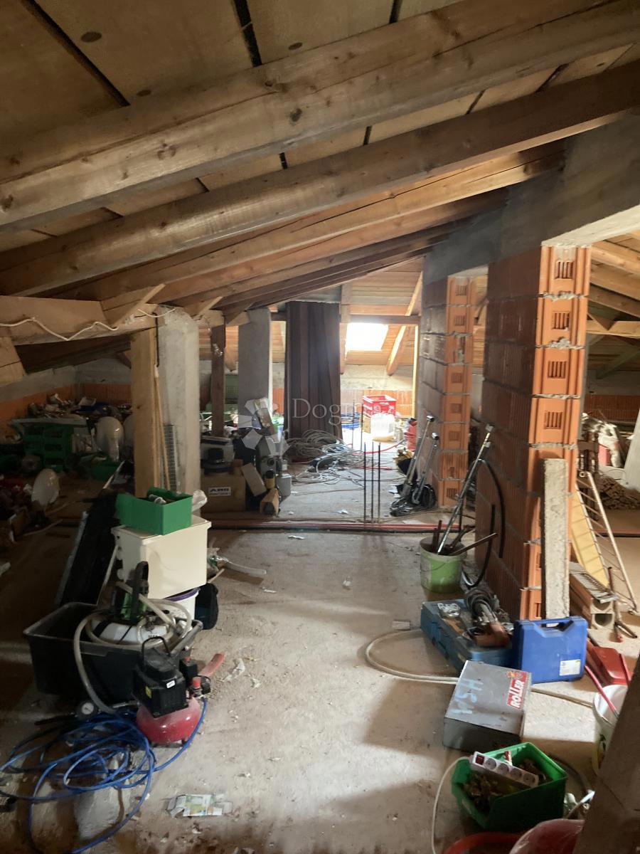 OCCASIONE - CASA CON APPARTAMENTI A PIROVAC, PRIMA FILA SUL MARE, 400m2