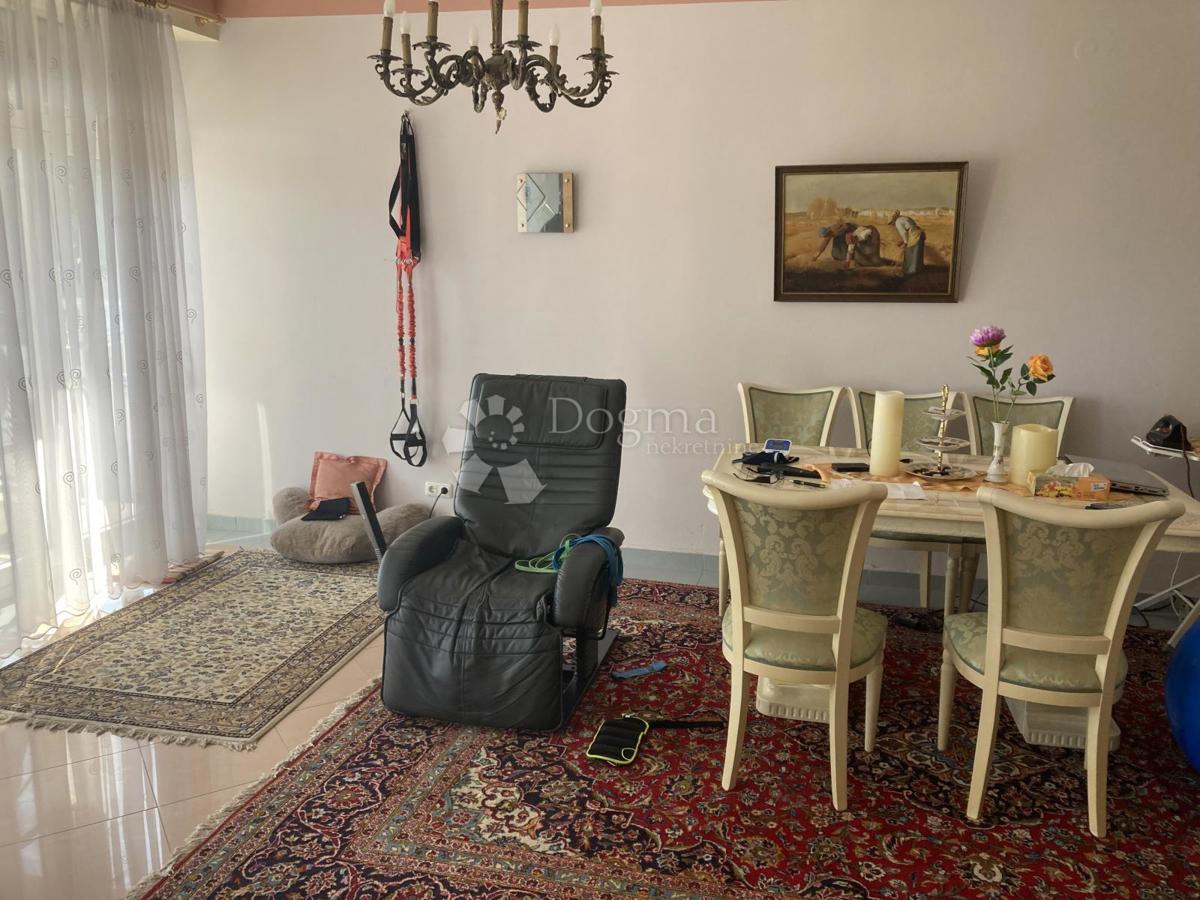 OCCASIONE - CASA CON APPARTAMENTI A PIROVAC, PRIMA FILA SUL MARE, 400m2