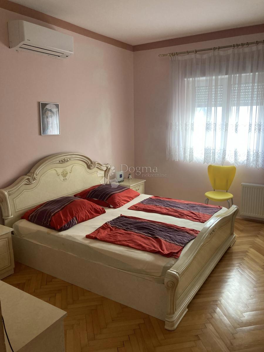 OCCASIONE - CASA CON APPARTAMENTI A PIROVAC, PRIMA FILA SUL MARE, 400m2