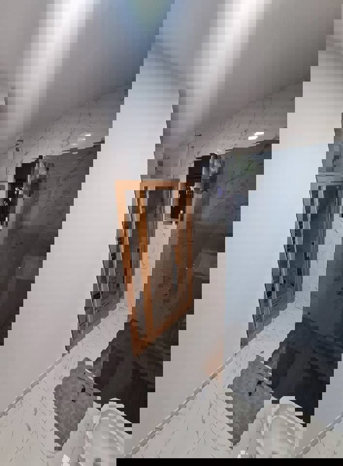 Piscina con ampio giardino: la perfezione negli appartamenti Nin