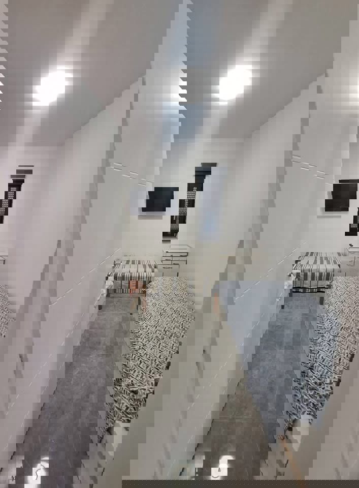 Piscina con ampio giardino: la perfezione negli appartamenti Nin