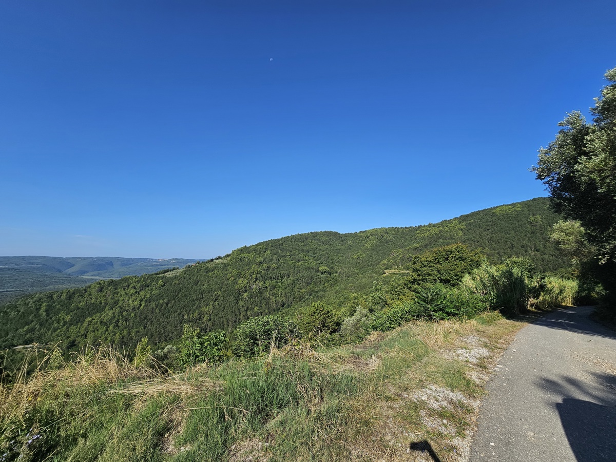 Permesso di costruire definitivo, privacy, vista su Montona