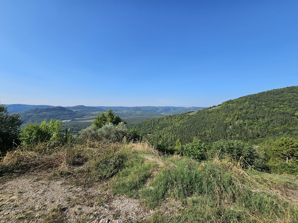 Permesso di costruire definitivo, privacy, vista su Montona