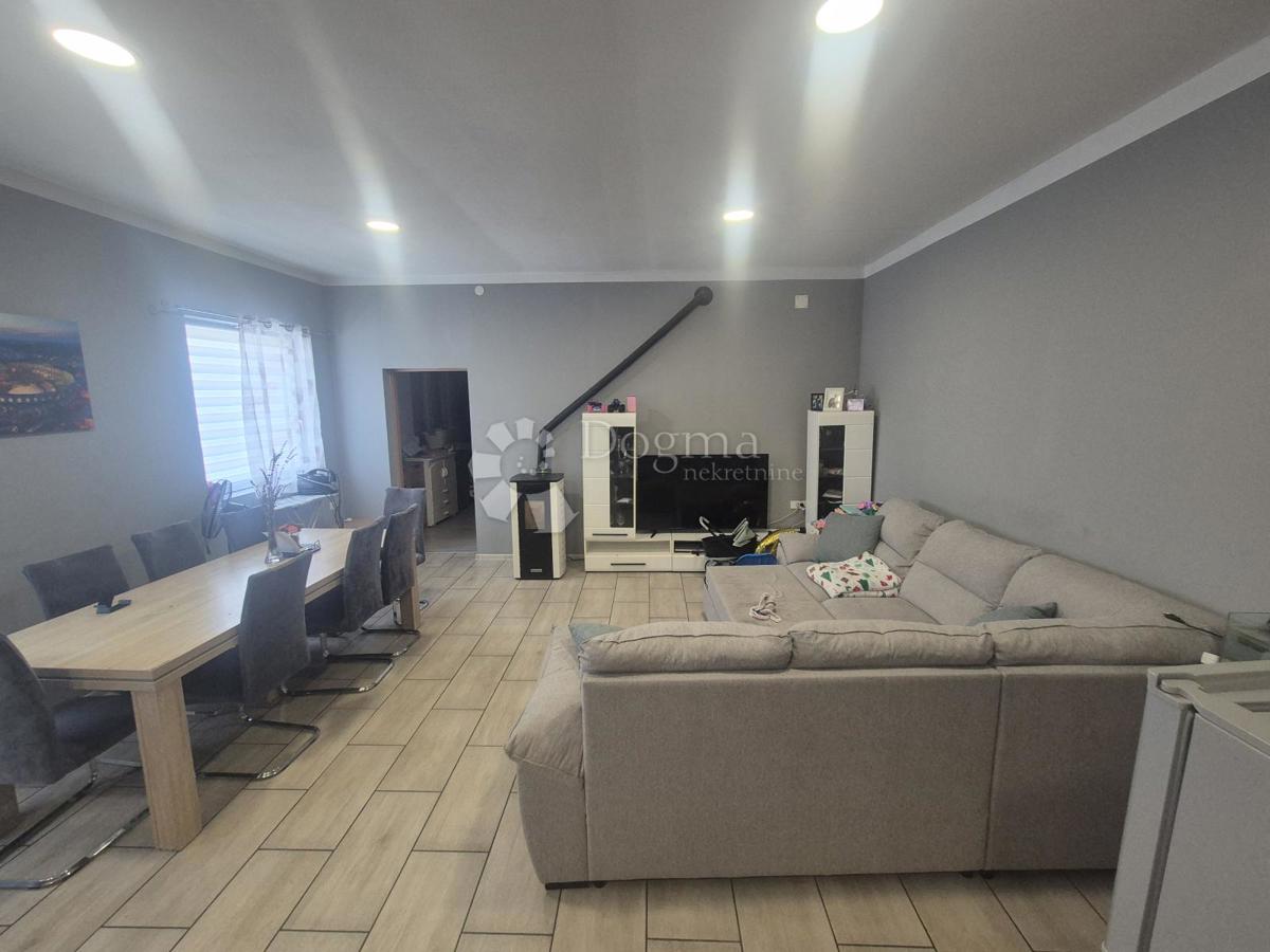 Casa Jakuševec Zabočki, Zabok, 204m2