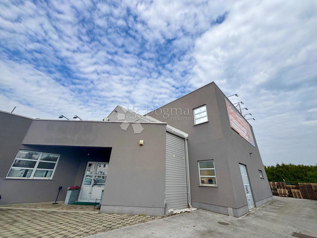 Locale commerciale Sopnica, Sesvete, 700m2