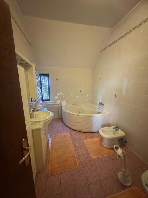 Casa Zibel, Sisak, 409m2