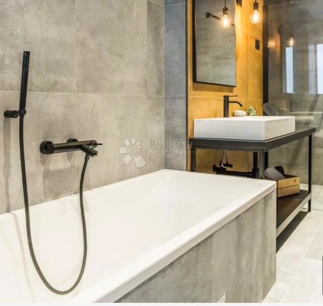 Allogio Centar, Rijeka, 150m2