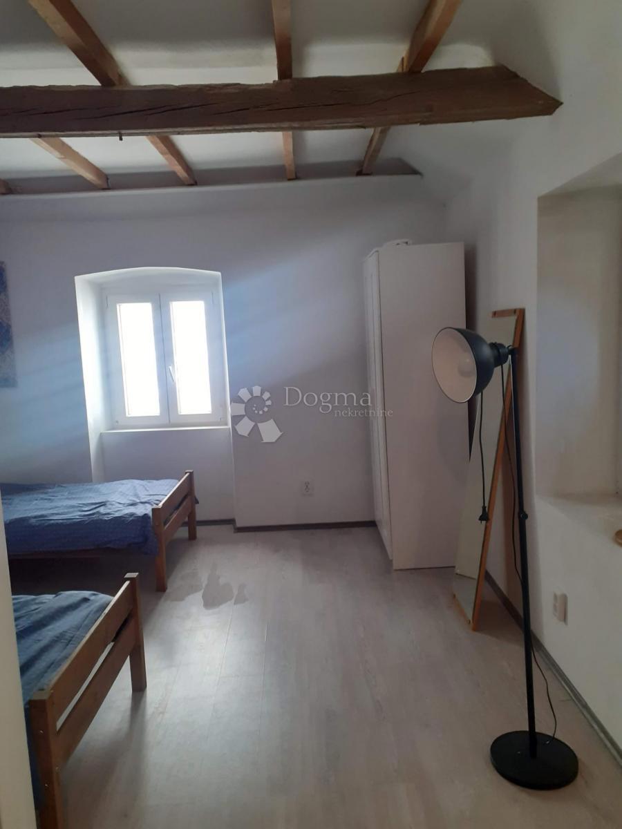 SPALATO – APPARTAMENTO VICINO AL PALAZZO DI DIOCLEZIANO, 88,47 m² – ECCEZIONALE POTENZIALE PER IL TURISMO O PER VIVERE NEL CENTRO CITTÀ