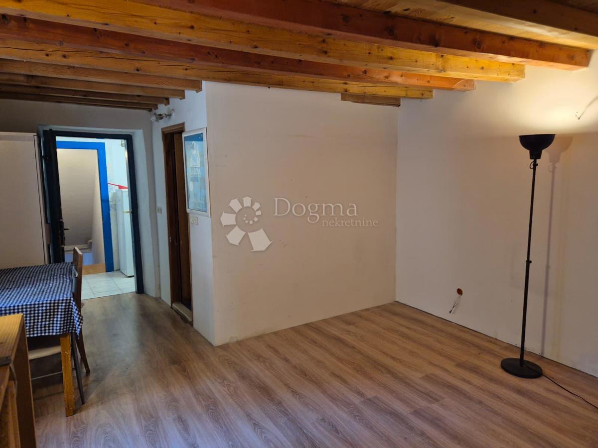 SPALATO – APPARTAMENTO VICINO AL PALAZZO DI DIOCLEZIANO, 88,47 m² – ECCEZIONALE POTENZIALE PER IL TURISMO O PER VIVERE NEL CENTRO CITTÀ