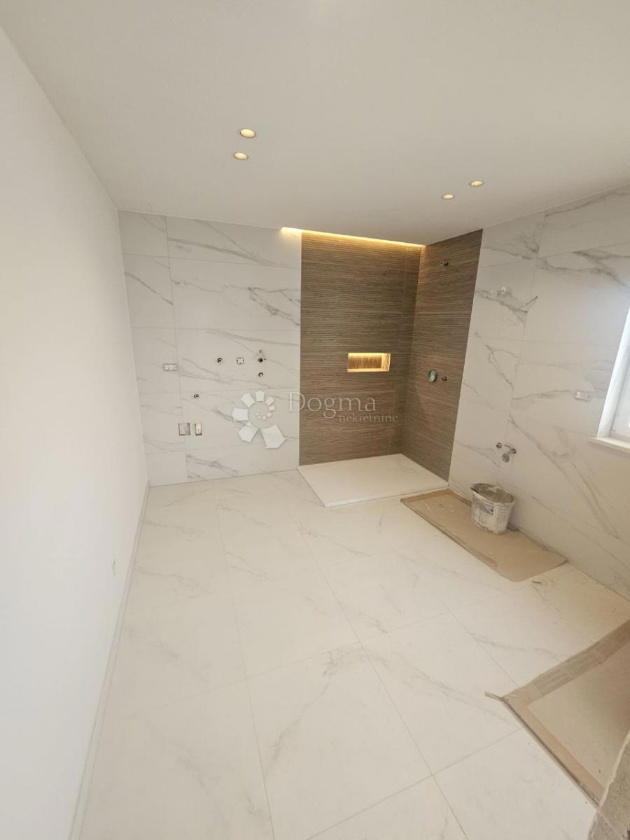 Allogio Okrug Gornji, Okrug, 92m2