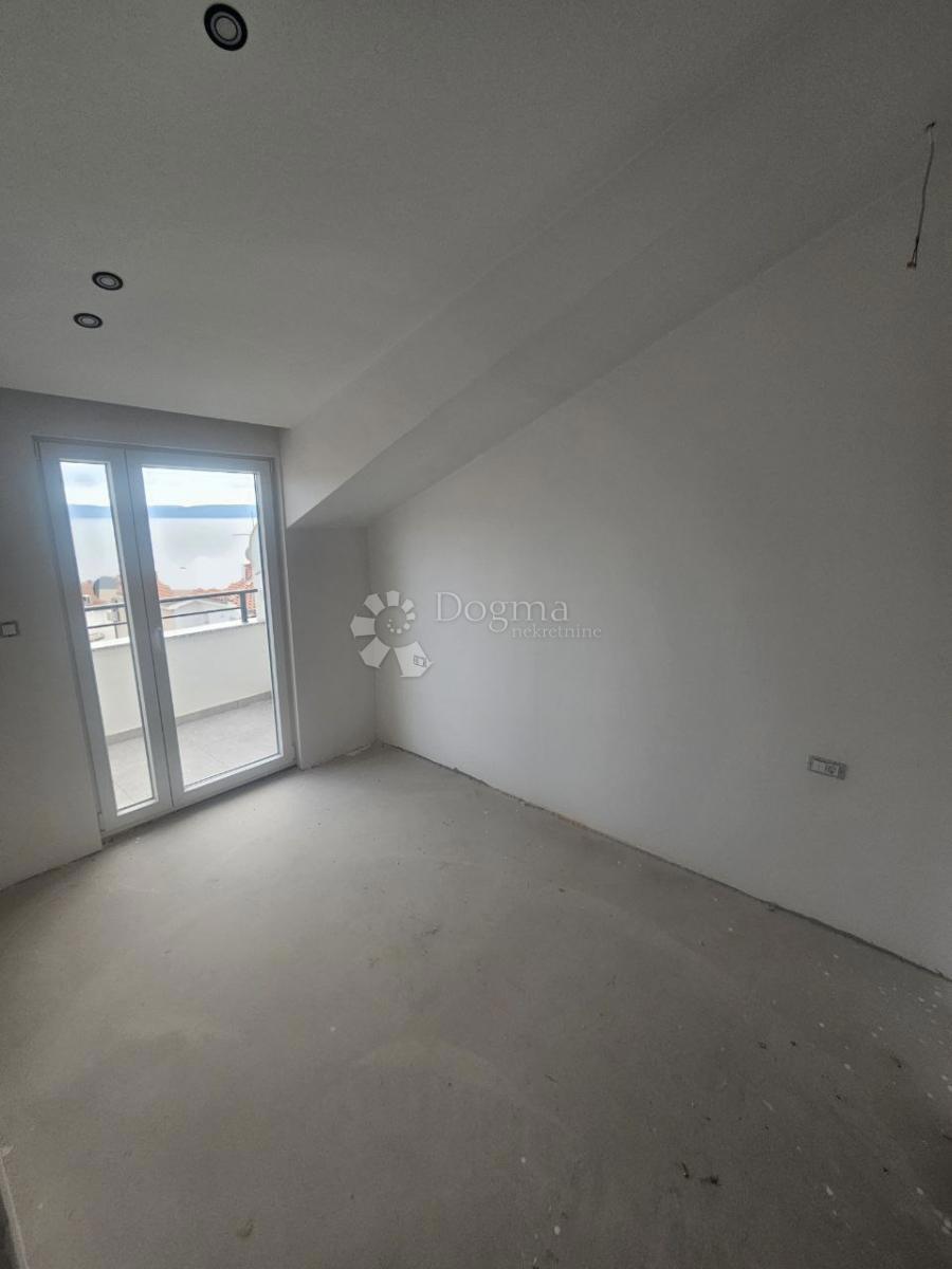 Allogio Okrug Gornji, Okrug, 92m2