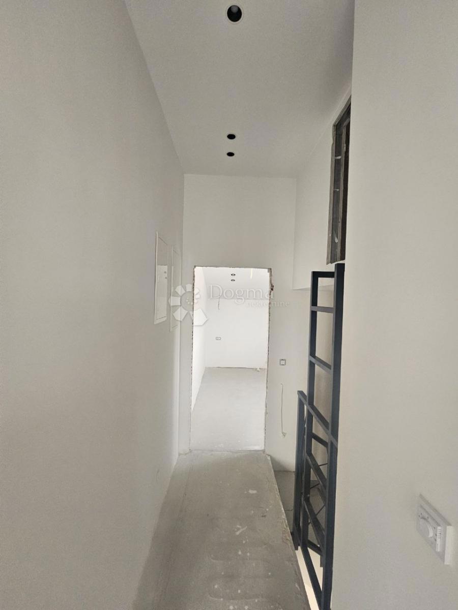 Allogio Okrug Gornji, Okrug, 92m2