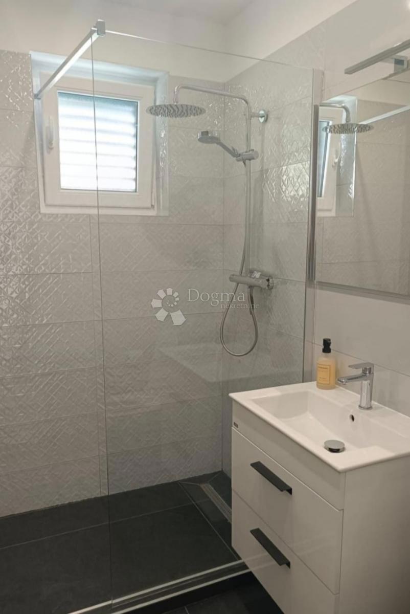 Casa Okrug Gornji, Okrug, 100m2