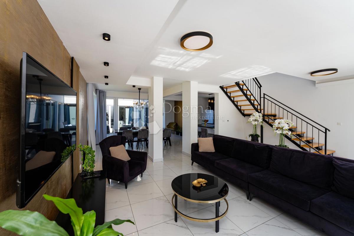 Casa Kaštel Stari, Kaštela, 295m2