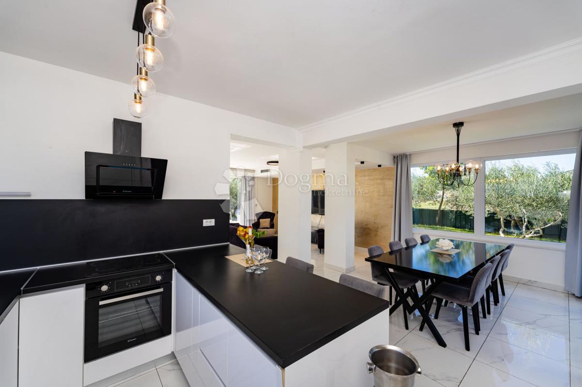 Casa Kaštel Stari, Kaštela, 295m2