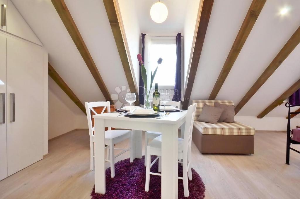 Appartamento Attraente con Due Unità Dietro il Teatro Nazionale Croato