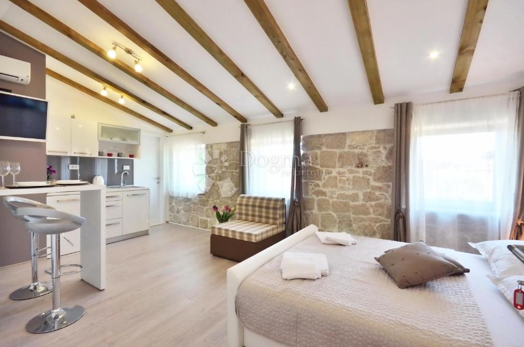 Appartamento Attraente con Due Unità Dietro il Teatro Nazionale Croato