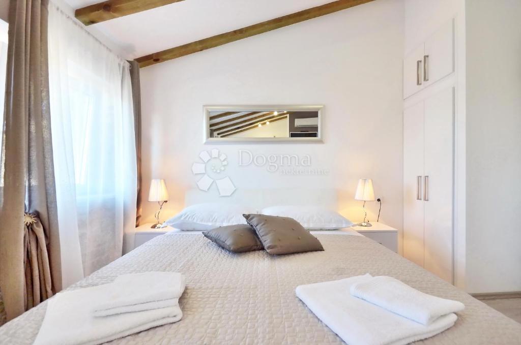 Appartamento Attraente con Due Unità Dietro il Teatro Nazionale Croato