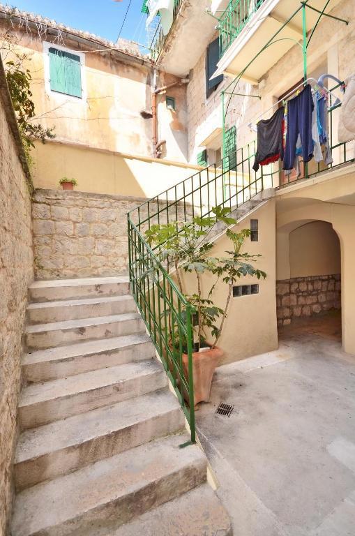 Appartamento Attraente con Due Unità Dietro il Teatro Nazionale Croato