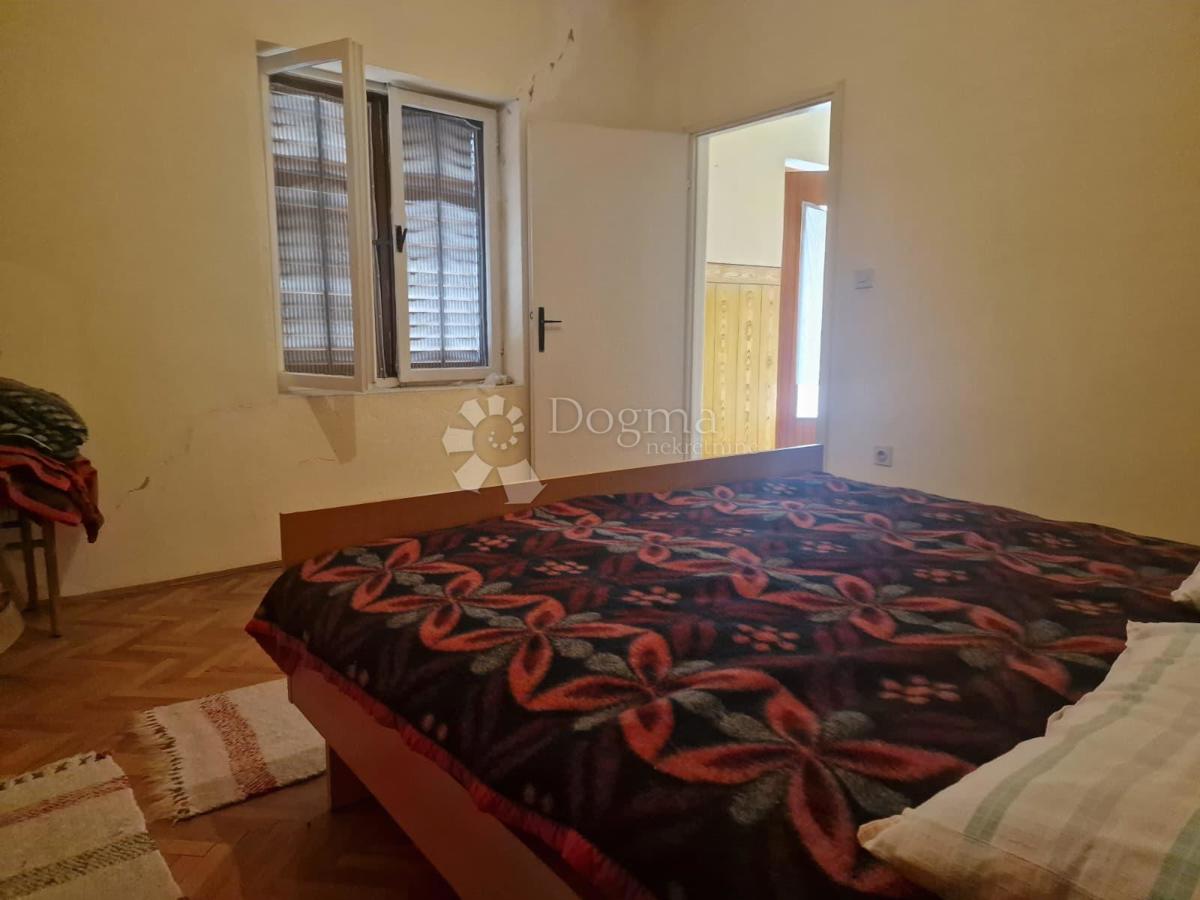 Posedarje casa e terreno a 700 metri dal mare opportunità