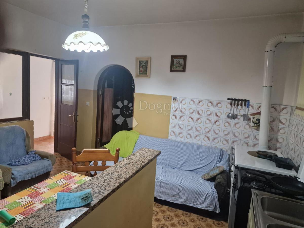 Posedarje casa e terreno a 700 metri dal mare opportunità