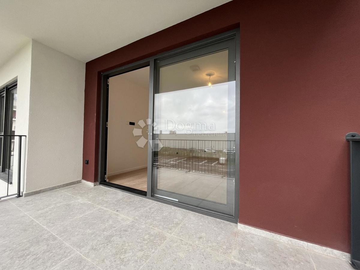 Appartamento di alta qualità in un nuovo edificio con ascensore e garage, Umago