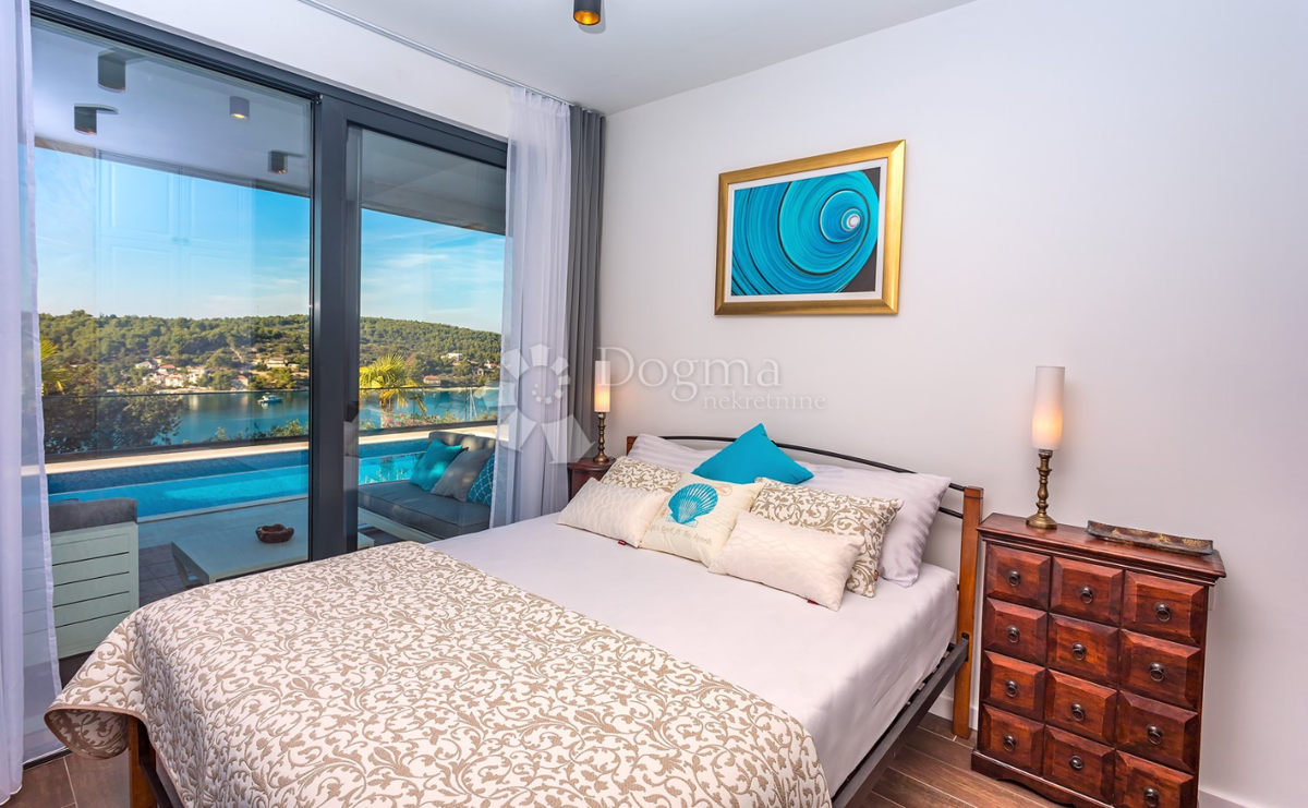 Villa di lusso sull'isola di Šolta con piscina riscaldata, jacuzzi e vista panoramica