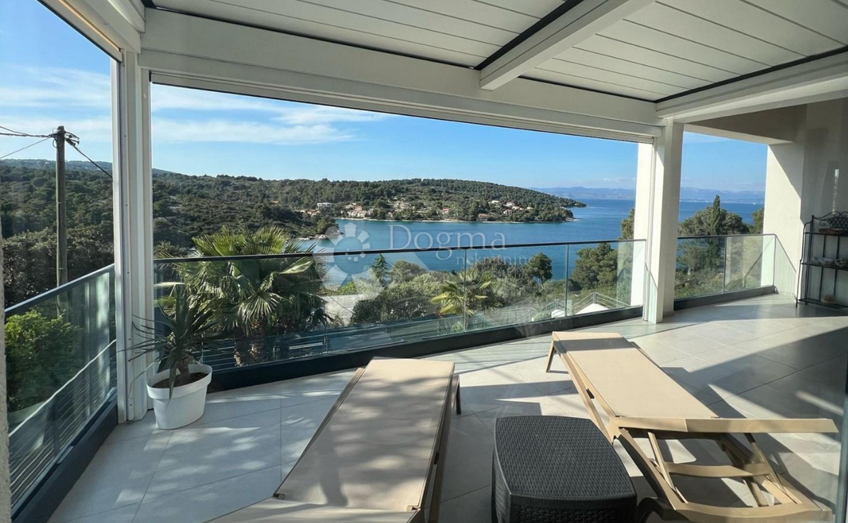 Villa di lusso sull'isola di Šolta con piscina riscaldata, jacuzzi e vista panoramica