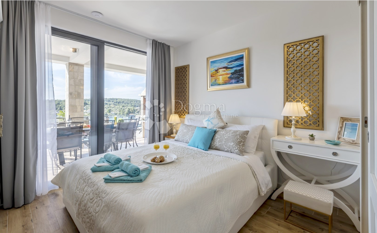 Villa di lusso sull'isola di Šolta con piscina riscaldata, jacuzzi e vista panoramica