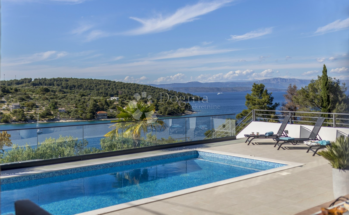 Villa di lusso sull'isola di Šolta con piscina riscaldata, jacuzzi e vista panoramica