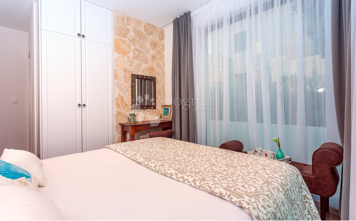 Villa di lusso sull'isola di Šolta con piscina riscaldata, jacuzzi e vista panoramica