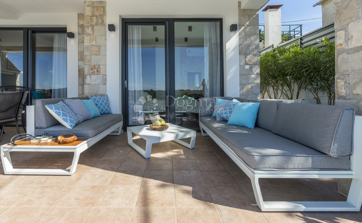 Villa di lusso sull'isola di Šolta con piscina riscaldata, jacuzzi e vista panoramica