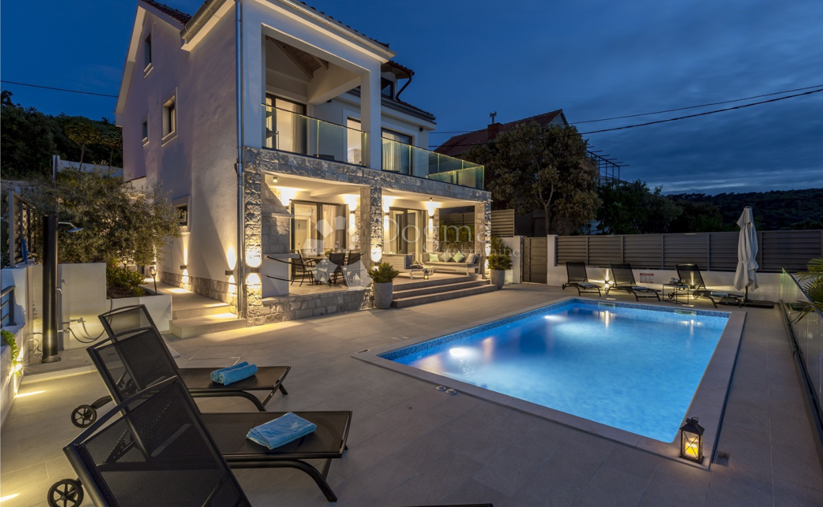 Villa di lusso sull'isola di Šolta con piscina riscaldata, jacuzzi e vista panoramica