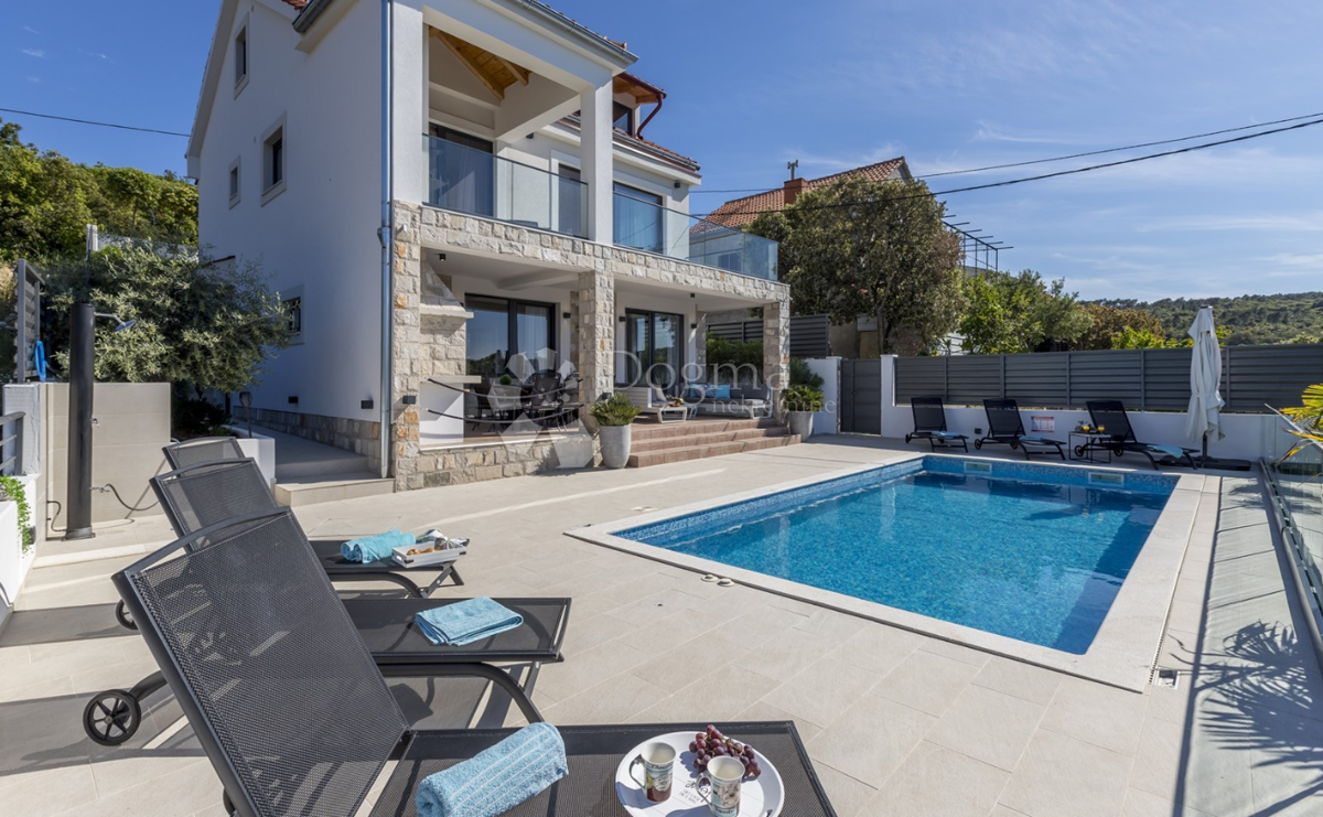 Villa di lusso sull'isola di Šolta con piscina riscaldata, jacuzzi e vista panoramica