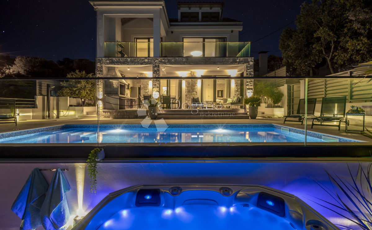 Villa di lusso sull'isola di Šolta con piscina riscaldata, jacuzzi e vista panoramica