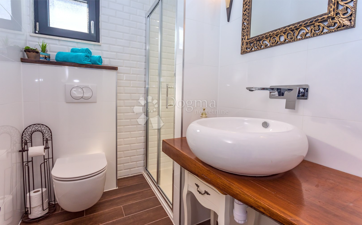 Villa di lusso sull'isola di Šolta con piscina riscaldata, jacuzzi e vista panoramica