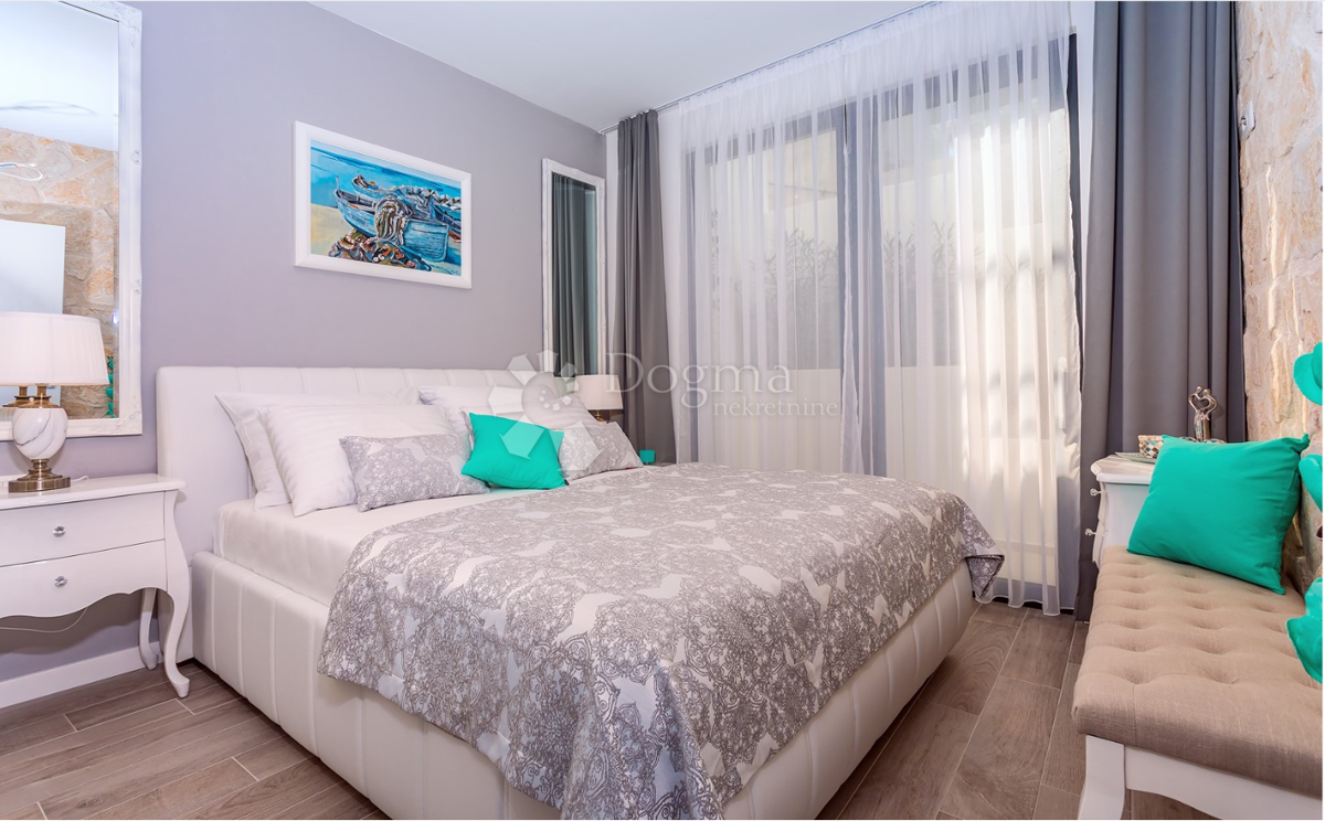 Villa di lusso sull'isola di Šolta con piscina riscaldata, jacuzzi e vista panoramica