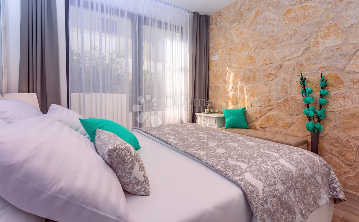 Villa di lusso sull'isola di Šolta con piscina riscaldata, jacuzzi e vista panoramica