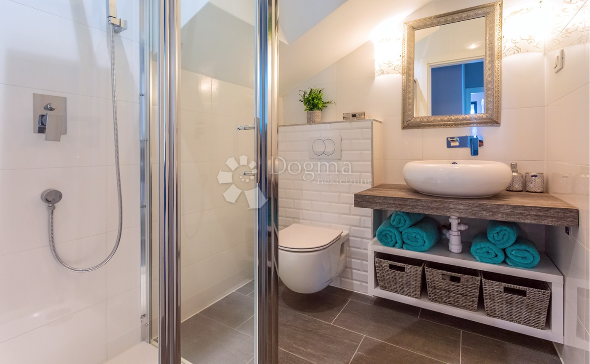 Villa di lusso sull'isola di Šolta con piscina riscaldata, jacuzzi e vista panoramica