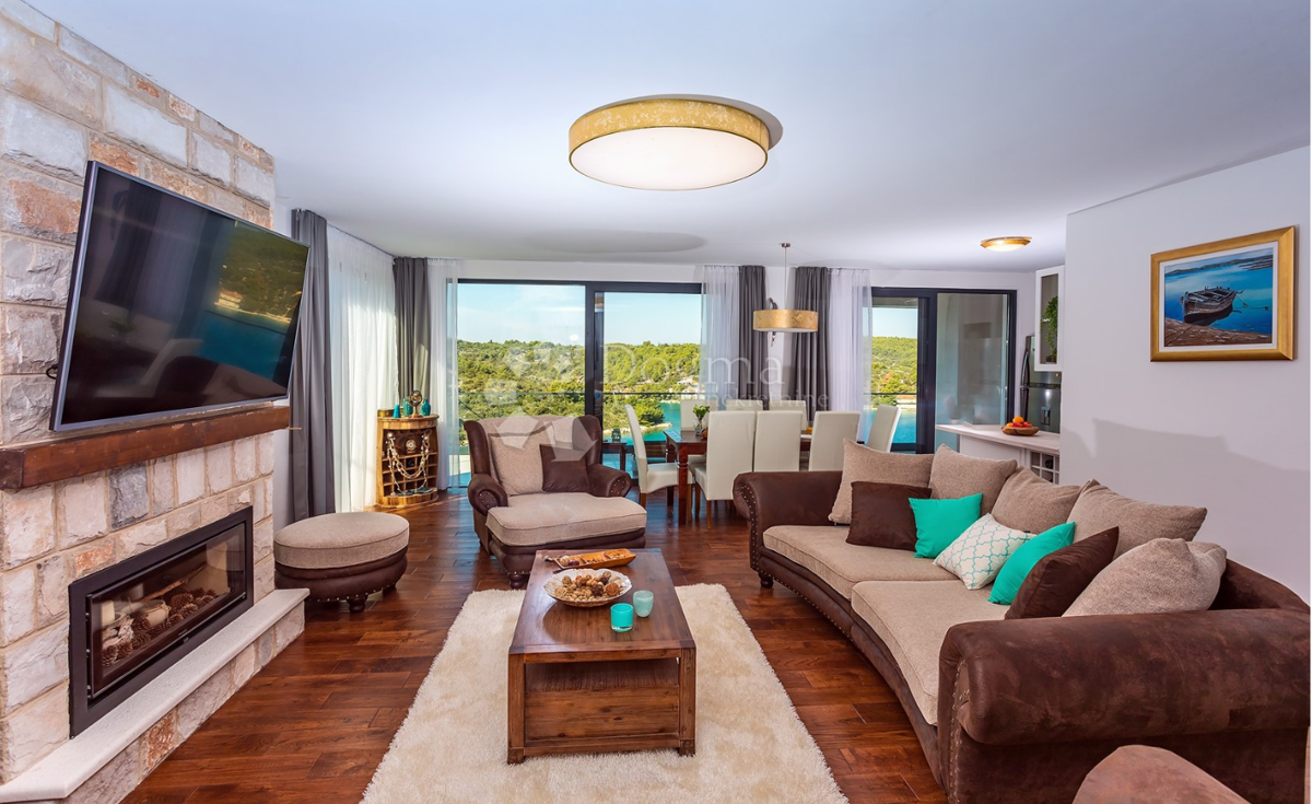 Villa di lusso sull'isola di Šolta con piscina riscaldata, jacuzzi e vista panoramica