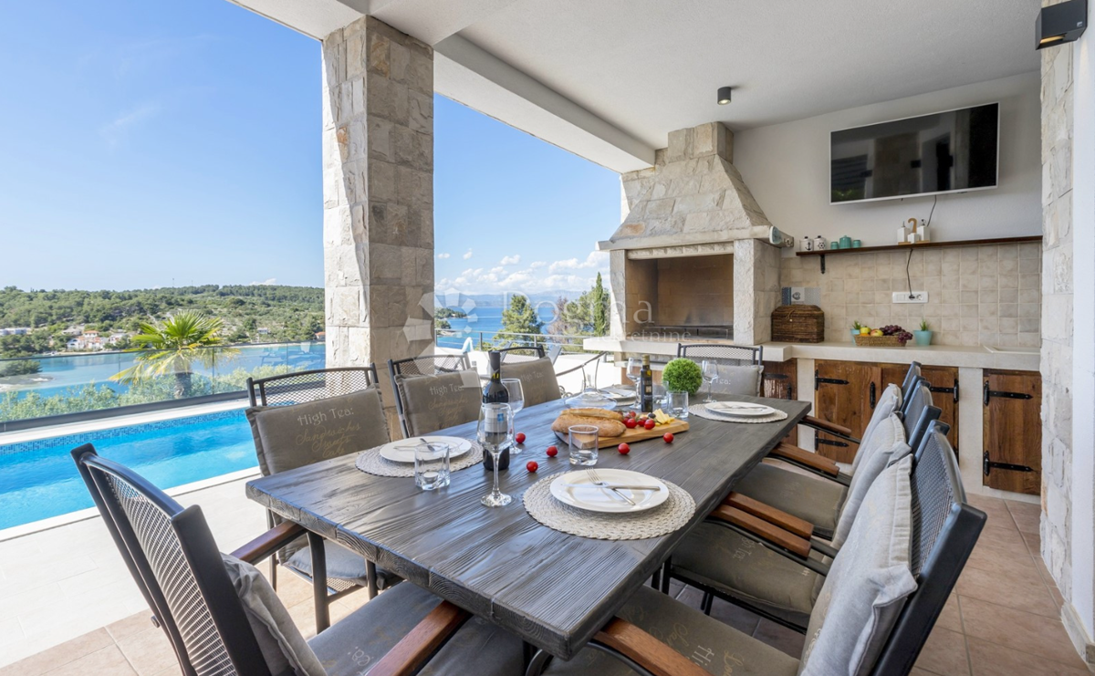 Villa di lusso sull'isola di Šolta con piscina riscaldata, jacuzzi e vista panoramica