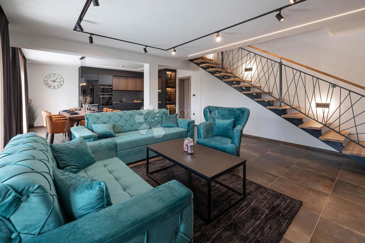 Casa Novi Vinodolski, 300m2