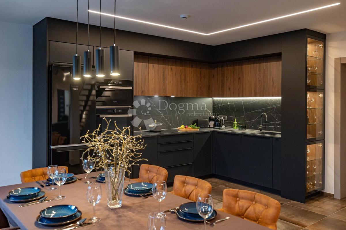 Casa Novi Vinodolski, 300m2