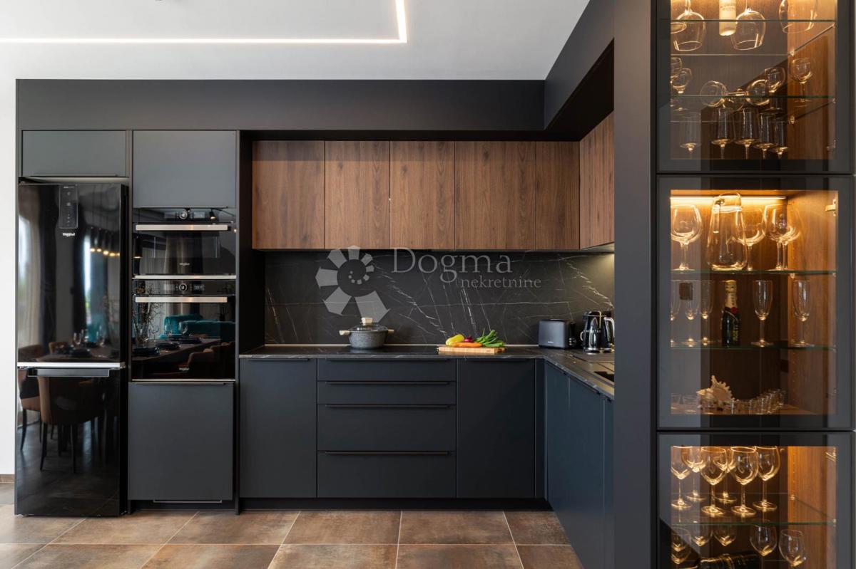 Casa Novi Vinodolski, 300m2