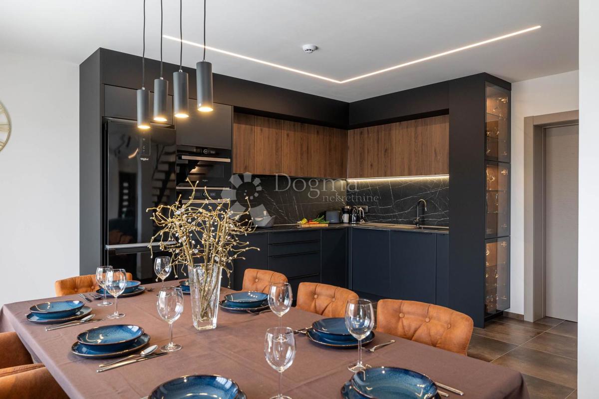 Casa Novi Vinodolski, 300m2