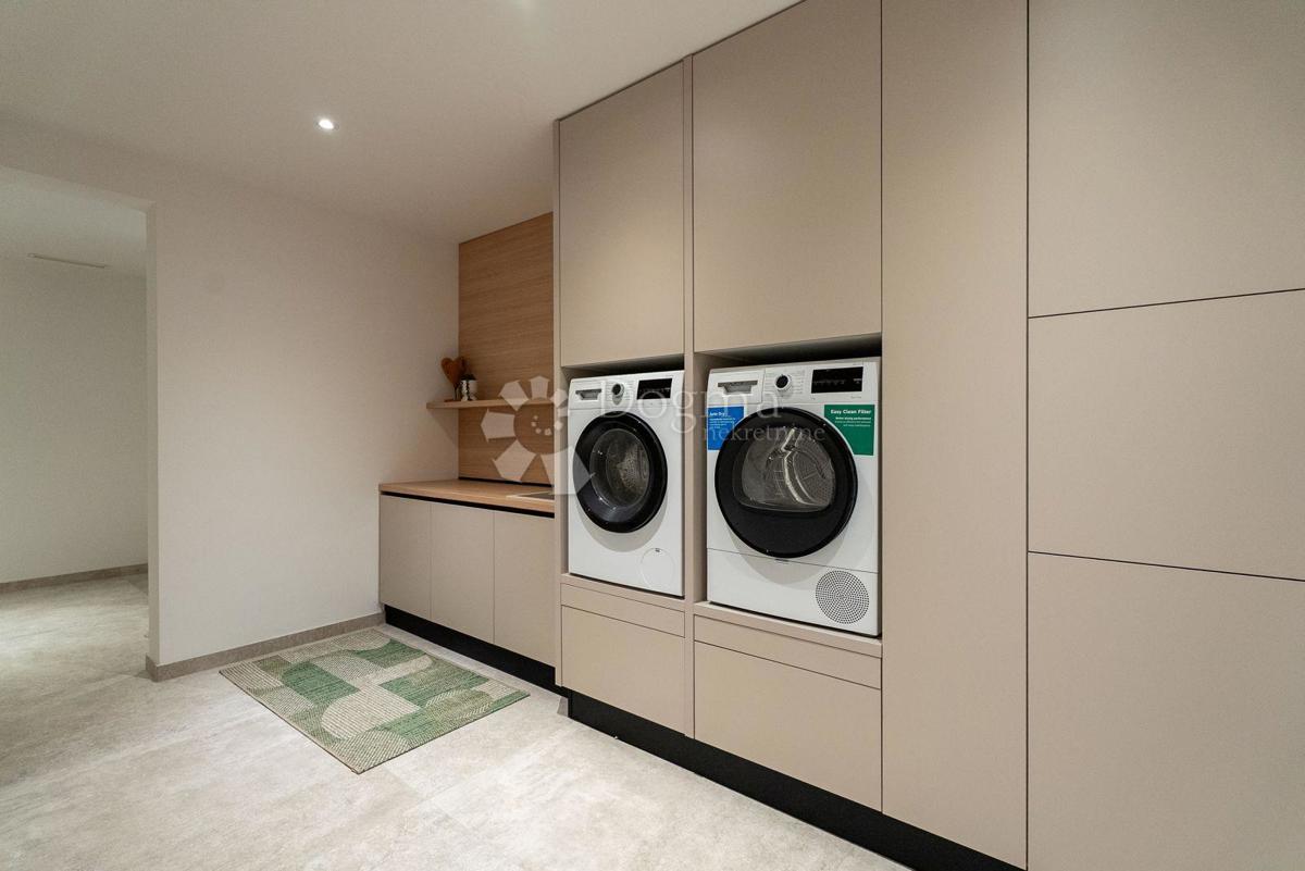 Casa Jesenice, Dugi Rat, 355m2