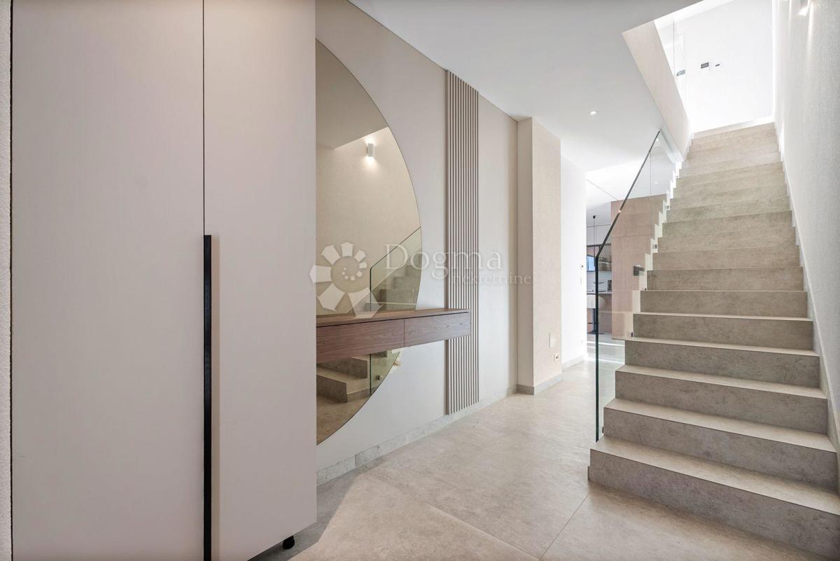 Casa Jesenice, Dugi Rat, 355m2