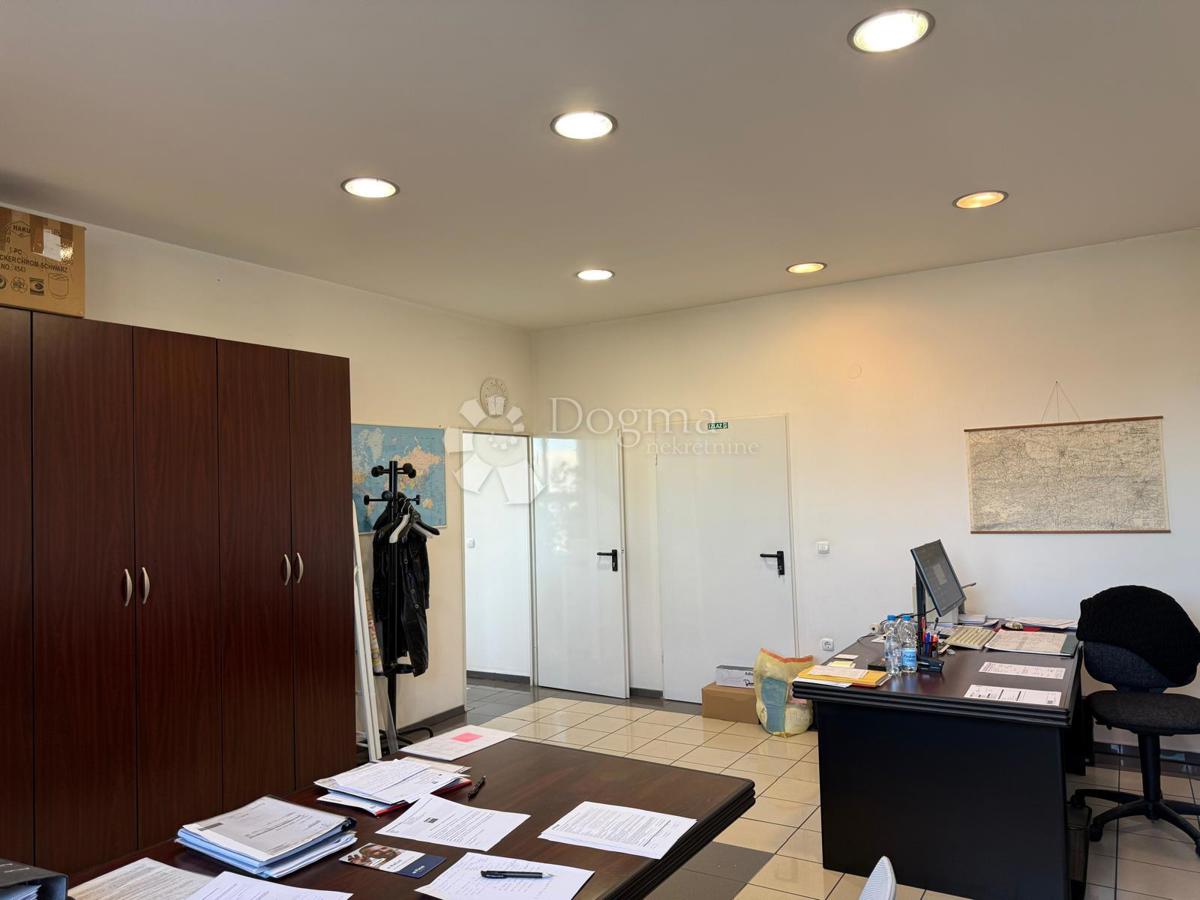 Locale commerciale Biškupec, Varaždin, 2.000m2